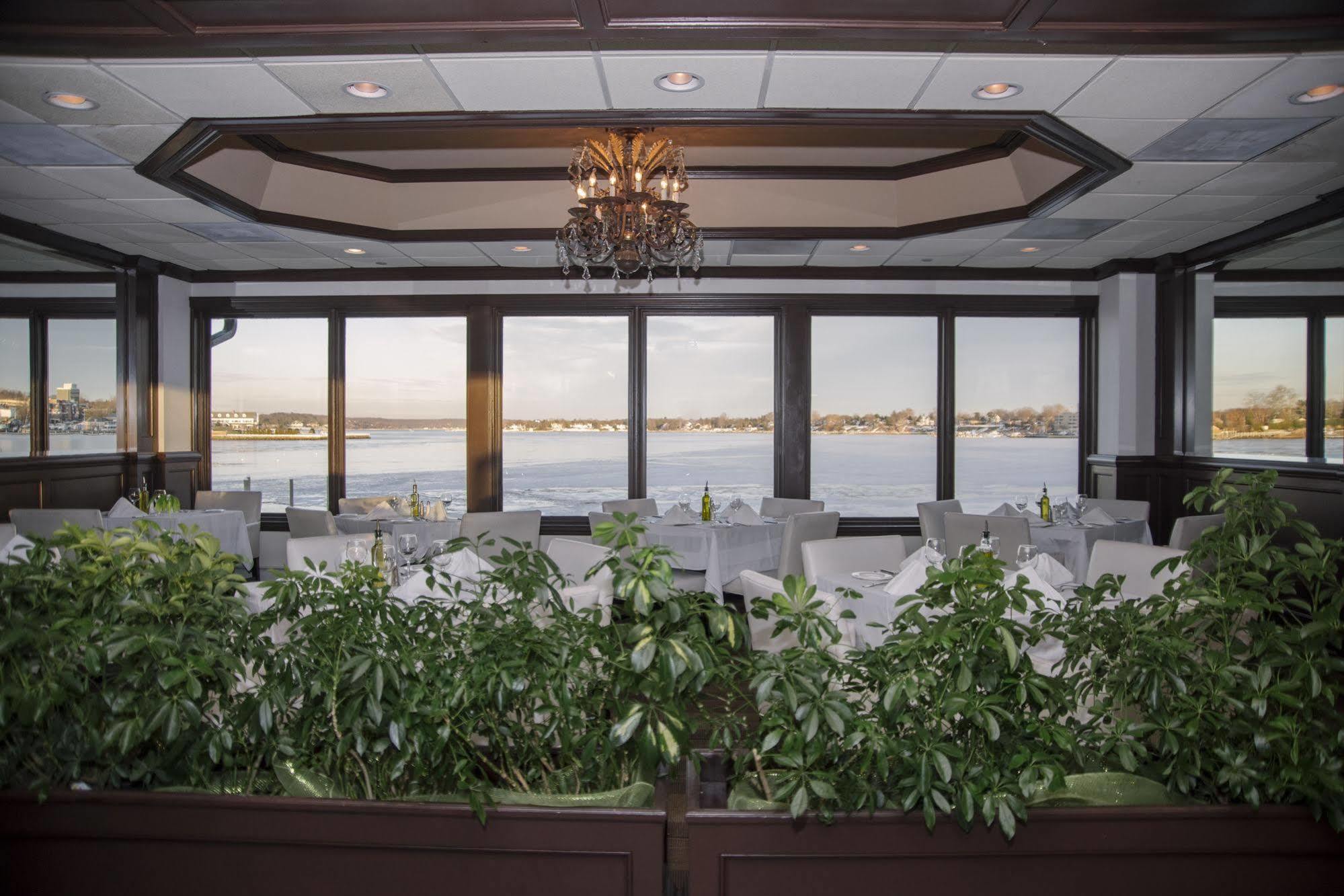 רד בנק Oyster Point Hotel מראה חיצוני תמונה